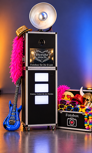 Professionelle-Fotobox-mit-Partyrequisiten-Fotobox-Tower-FotoboxHamburg.com